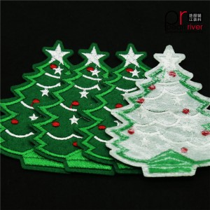 装飾用裏面接着剤付きグリーンクリスマスツリー刺繍パッチ